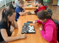 «Игра в шашки - это полезно и интересно!»: детский шашечный турнир в КГБУ СО «КЦСОН «Краснотуранский»