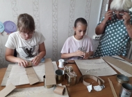 Мастер класс по изготовлению окопных (блиндажных) свечей для солдат СВО от «серебряных» волонтёров в КГБУ СО «КЦСОН «Краснотуранский»