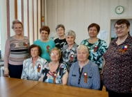 «Дым и пламя»: творческий мастер-класс по изготовлению главного атрибута Дня Великой Победы с участием «серебряных» волонтеров