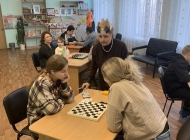 «80 мирных рукопожатий»: семейный шашечный турнир, посвященный  80-летию Победы в ВОВ